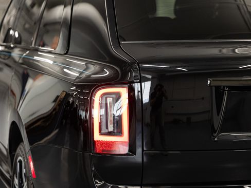 Certified 2025 Rolls-Royce Cullinan Black Badge AWD/4WD image 18