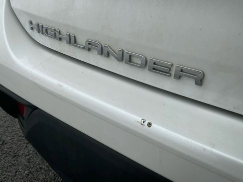 Used 2023 Toyota Highlander L image 17