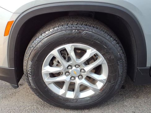 Used 2023 Chevrolet Traverse LS AWD/4WD image 8