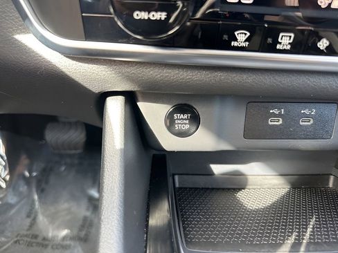 Used 2025 Nissan Rogue SV image 21