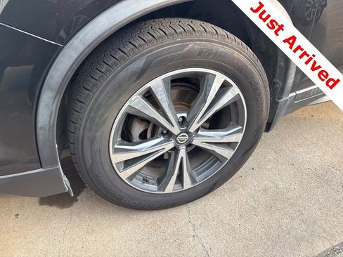 Used 2019 Nissan Rogue SV w/ Premium Package image 3