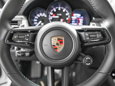 Certified 2026 Porsche Macan AWD/4WD image 17
