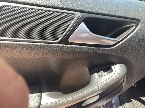 Used 2013 Volkswagen Jetta S FWD image 32
