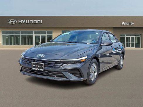 New 2026 Hyundai Elantra SE FWD image 1