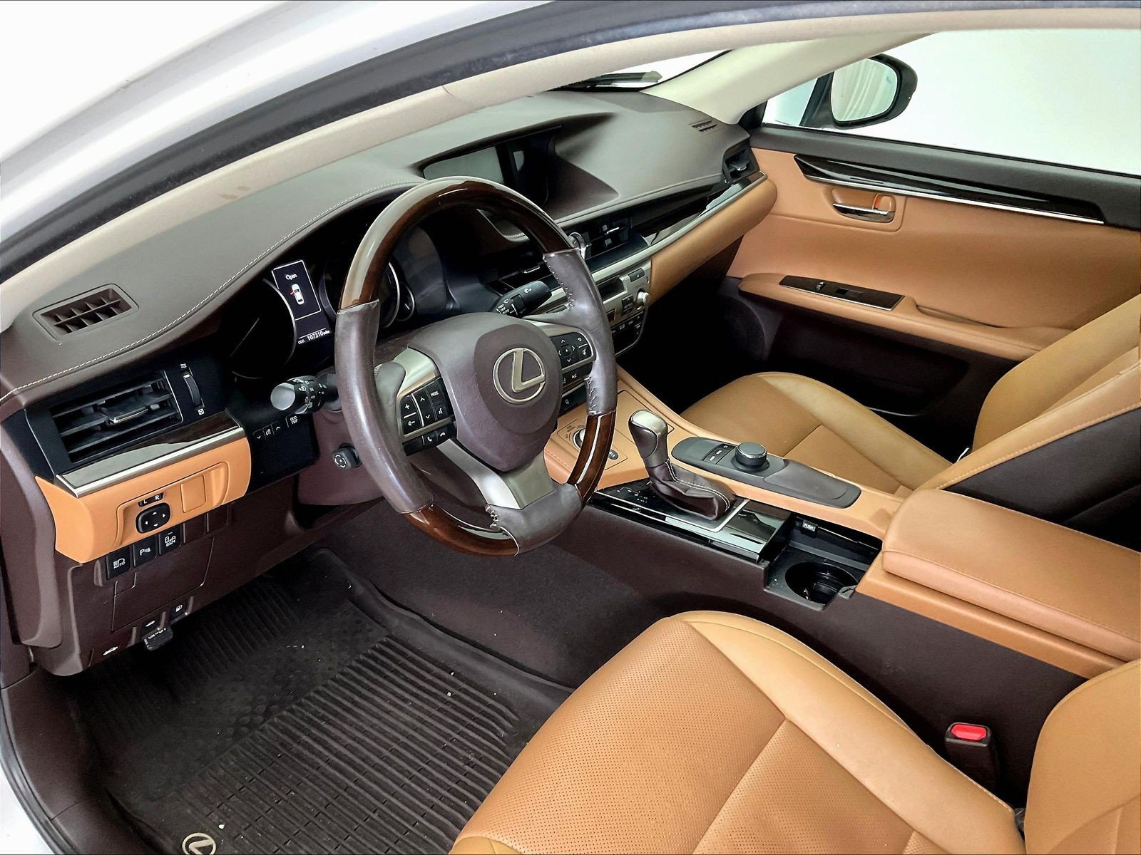 Used 2018 Lexus ES 350 w/ Premier Package FWD image 4