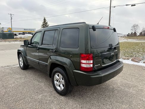 Used 2010 Jeep Liberty Sport image 7