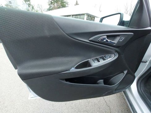 Used 2017 Chevrolet Malibu Hybrid image 8