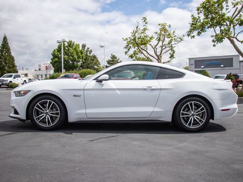 Used 2015 Ford Mustang GT RWD image 4