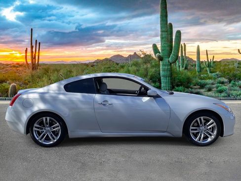 Used 2009 INFINITI G37 Journey w/ Premium Pkg image 2