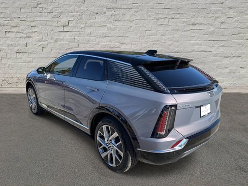 New 2026 Cadillac Optiq Luxury 1 image 7