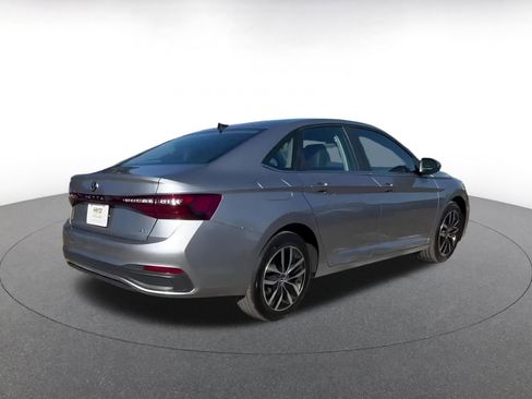 Used 2025 Volkswagen Jetta SE image 12