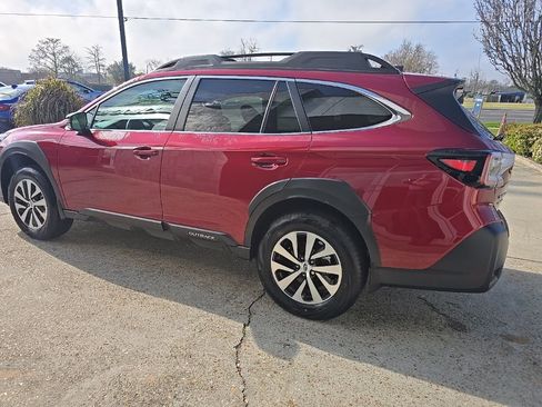 Used 2025 Subaru Outback Premium image 33