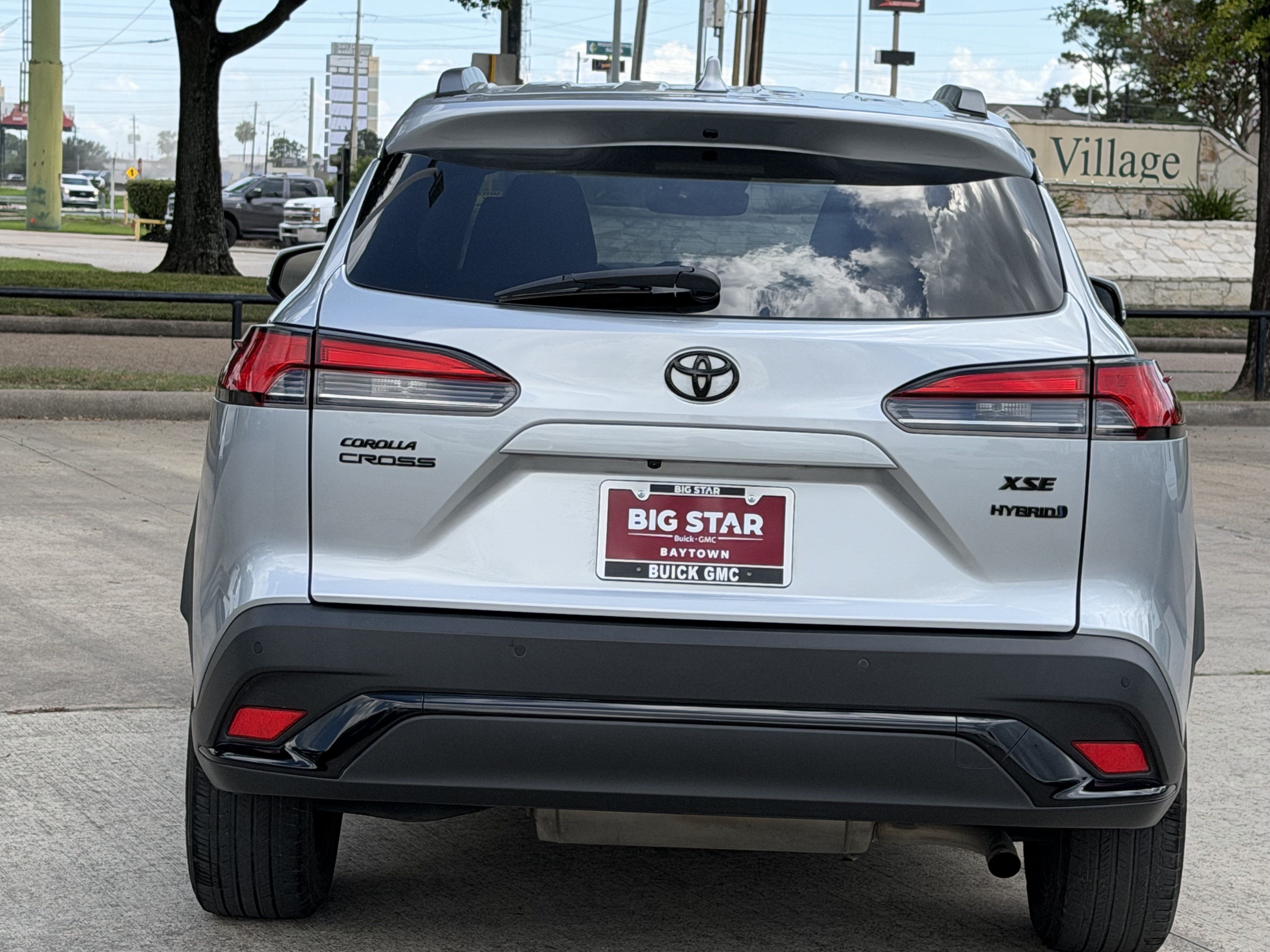 Used 2023 Toyota Corolla Cross AWD Hybrid w/ Convenience Package image 6
