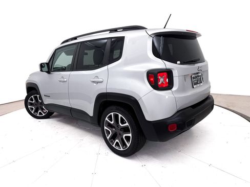 Used 2015 Jeep Renegade Latitude FWD image 2
