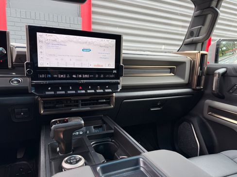 Used 2024 GMC Hummer EV 2X w/ Extreme Off-Road Package AWD/4WD image 20