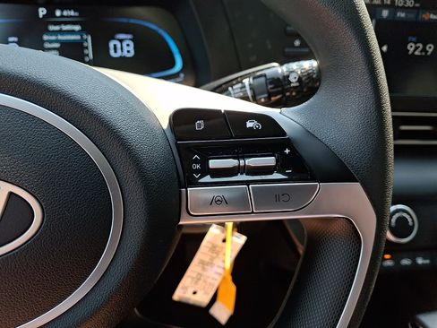 Certified 2026 Hyundai Elantra SE FWD image 20