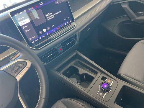 New 2026 Volkswagen Tiguan SE image 17