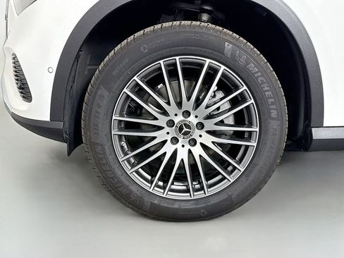 Used 2025 Mercedes-Benz GLC 300 4MATIC image 29