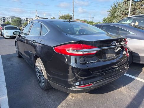 Used 2017 Ford Fusion SE w/ Fusion SE Technology Package FWD image 2