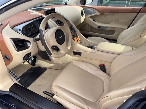 Used 2015 Aston Martin Vanquish Coupe image 10