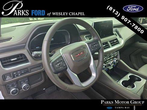Used 2024 GMC Yukon SLT w/ SLT Premium Package AWD/4WD image 9