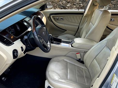 Used 2018 Ford Taurus Limited image 21