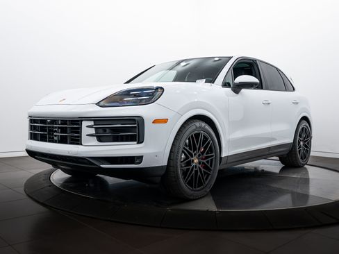 Certified 2025 Porsche Cayenne S image 1