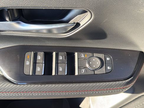 Certified 2025 Nissan Kicks SR image 18