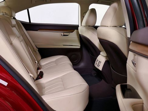 Used 2018 Lexus ES 300h w/ Luxury Package image 62