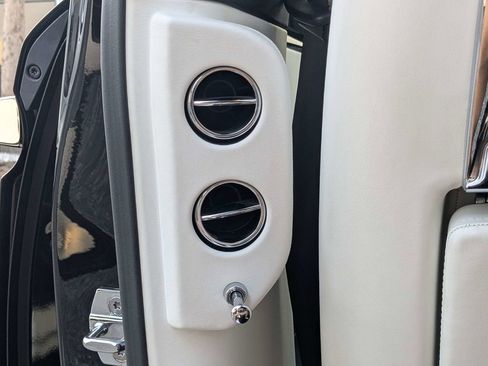 Used 2017 Rolls-Royce Ghost image 23