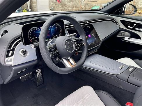 New 2026 Mercedes-Benz E 53 AMG e 4MATIC Sedan image 6