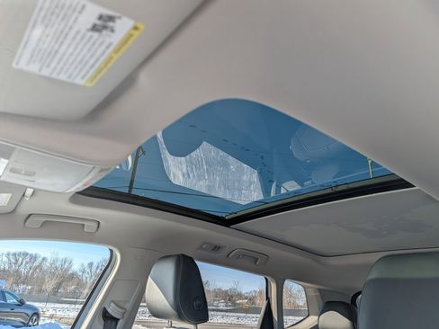 New 2026 Volkswagen Taos SE image 9