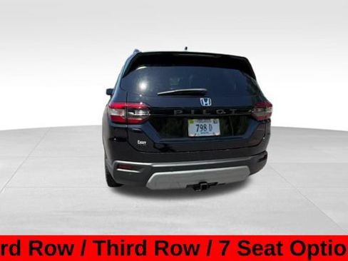 Used 2025 Honda Pilot TrailSport image 2