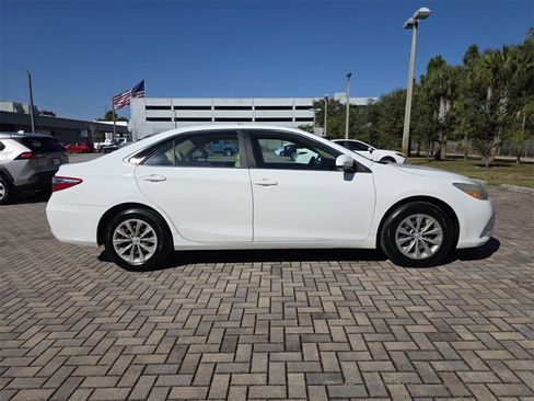Used 2015 Toyota Camry LE image 12