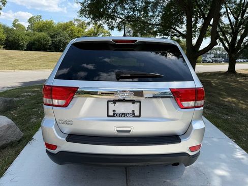 Used 2011 Jeep Grand Cherokee Laredo AWD/4WD image 4