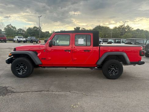 Used 2024 Jeep Gladiator Sport AWD/4WD image 4