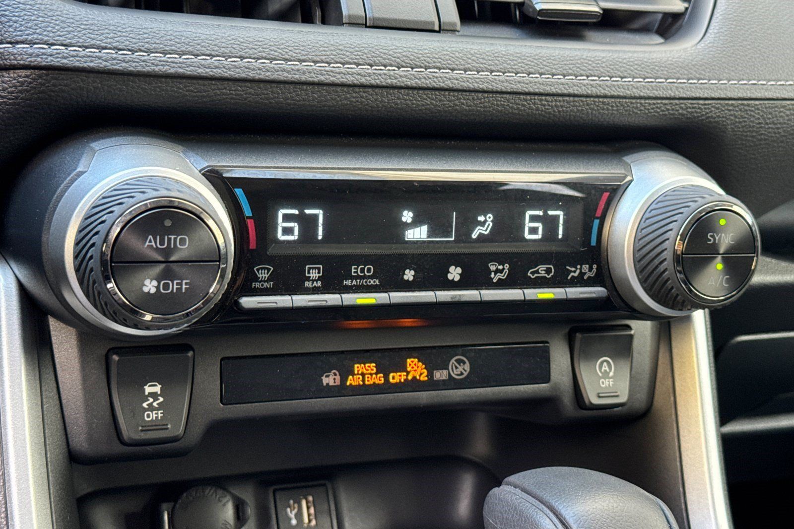 Used 2025 Toyota RAV4 XLE FWD image 19