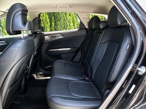 Used 2024 Kia Sportage EX FWD image 8