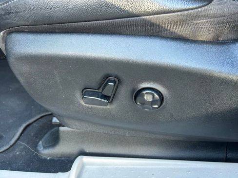 Certified 2020 Chrysler Pacifica Touring-L image 16