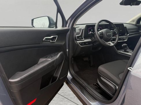 Certified 2025 Kia Sportage LX image 17