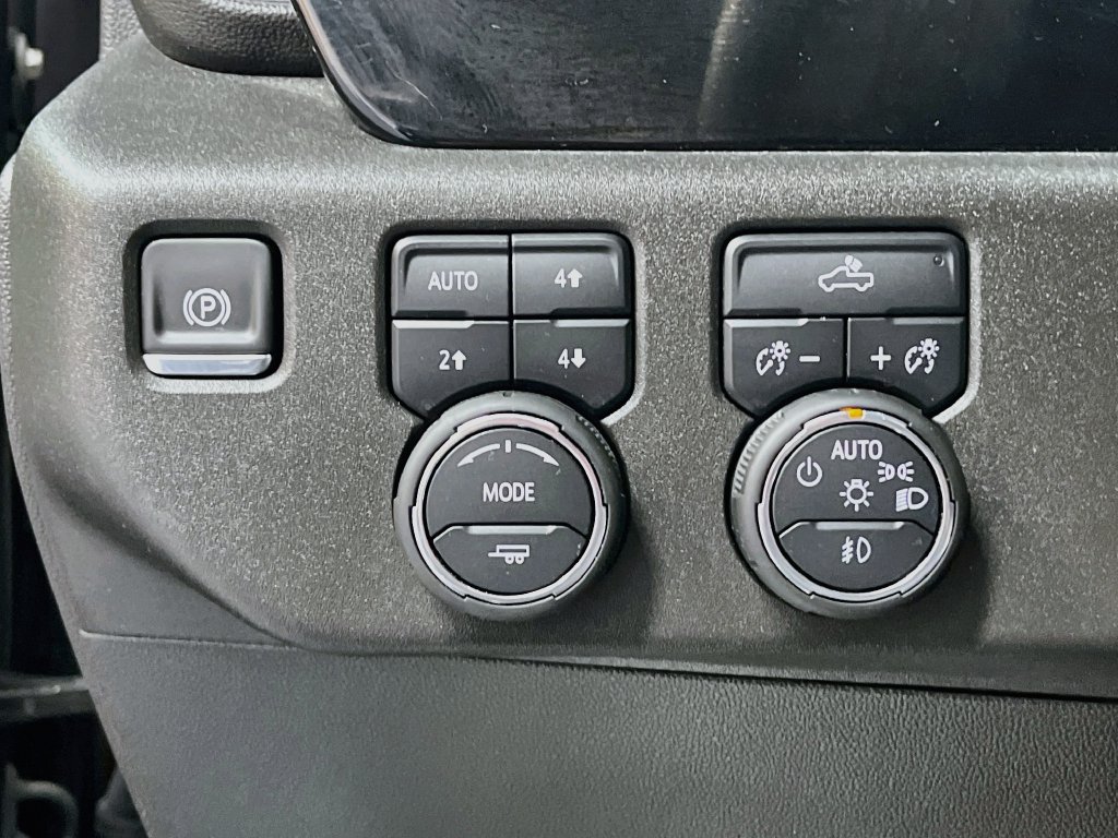 Used 2025 Chevrolet Silverado 1500 LT Trail Boss w/ Convenience Package II AWD/4WD image 10