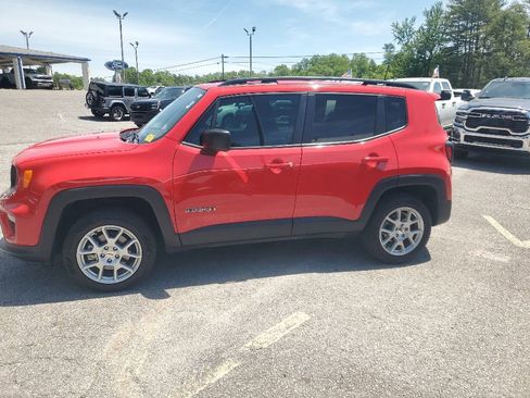 Used 2022 Jeep Renegade Latitude AWD/4WD image 1