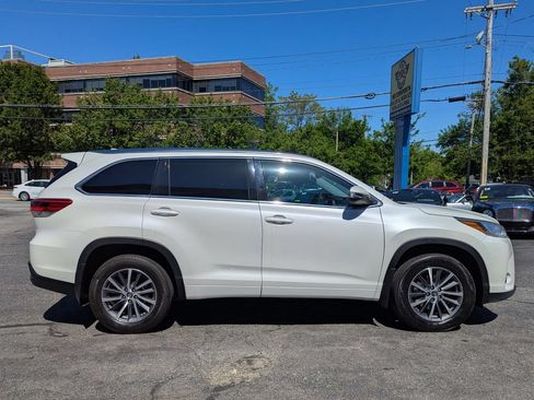 Used 2018 Toyota Highlander XLE AWD/4WD image 6