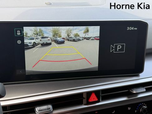 New 2025 Kia Sorento LX image 13