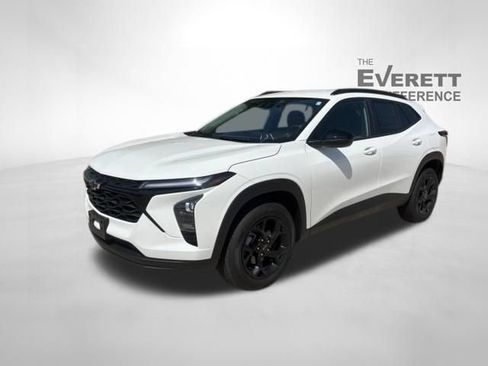 New 2026 Chevrolet Trax LT w/ Driver Confidence Package FWD image 3