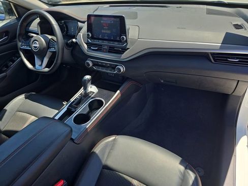 Certified 2025 Nissan Altima 2.5 SR FWD image 11