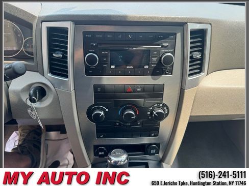 Used 2009 Jeep Grand Cherokee Laredo AWD/4WD image 17