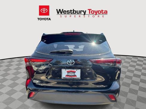 Certified 2025 Toyota Highlander XLE AWD/4WD image 9
