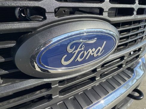 New 2026 Ford F250 XL w/ XL Chrome Package image 24