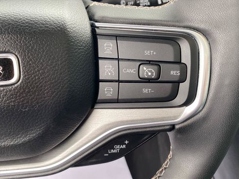 Used 2024 Jeep Wagoneer Series II AWD/4WD image 17